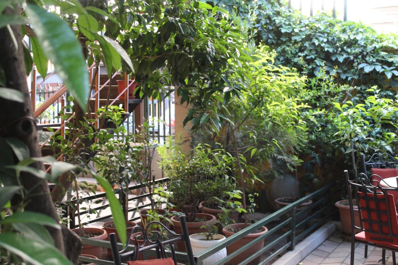 Hotel Vila 15 Tirana Exterior foto